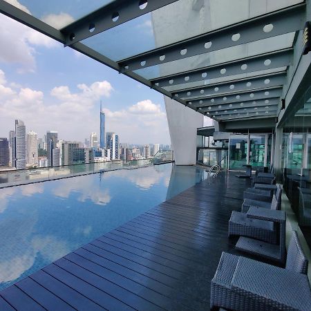 Skybed Over The Sky Hostel @Regalia Suites & Residences Kl Kuala Lumpur Exterior foto